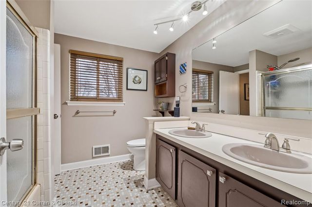 41183 Beechwood Street, Macomb, MI 48038