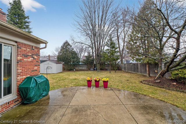 41183 Beechwood Street, Macomb, MI 48038