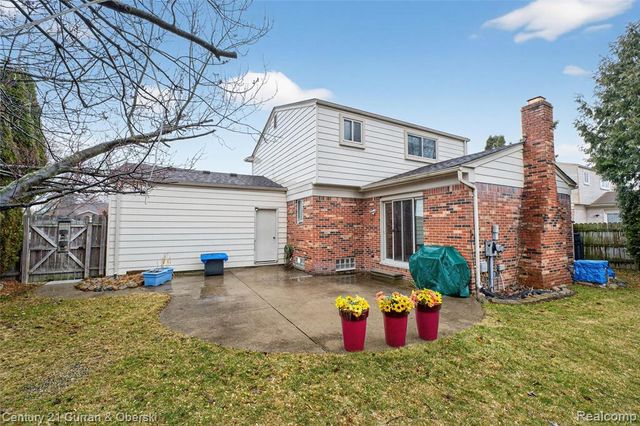 41183 Beechwood Street, Macomb, MI 48038