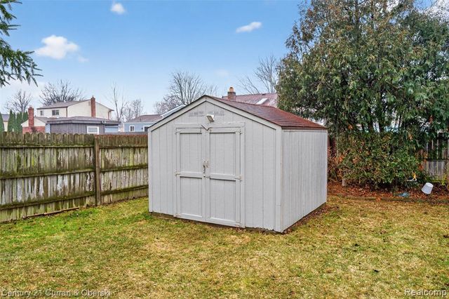 41183 Beechwood Street, Macomb, MI 48038