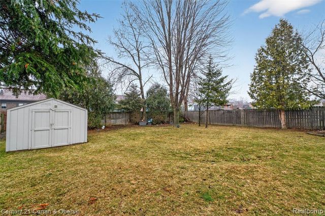 41183 Beechwood Street, Macomb, MI 48038