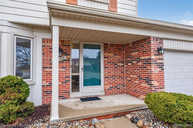 41183 Beechwood Street, Macomb, MI 48038