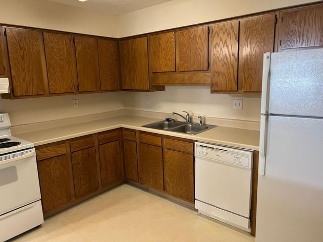 221 Grand Avenue W 104, South Saint Paul, MN 55075