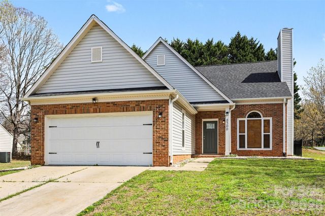 8500 Woodhill Manor Court, Charlotte, NC 28215