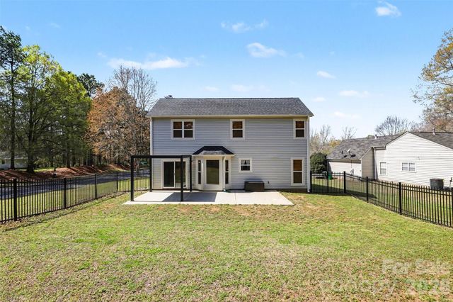 8500 Woodhill Manor Court, Charlotte, NC 28215