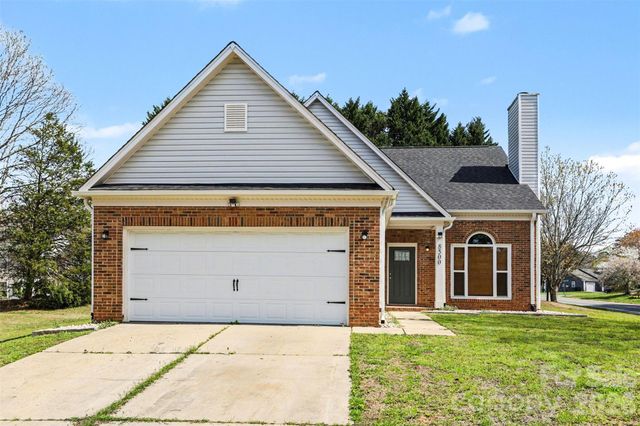 8500 Woodhill Manor Court, Charlotte, NC 28215