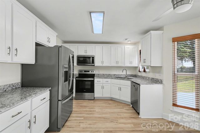 8500 Woodhill Manor Court, Charlotte, NC 28215