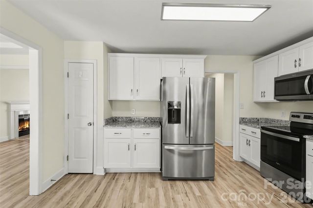 8500 Woodhill Manor Court, Charlotte, NC 28215