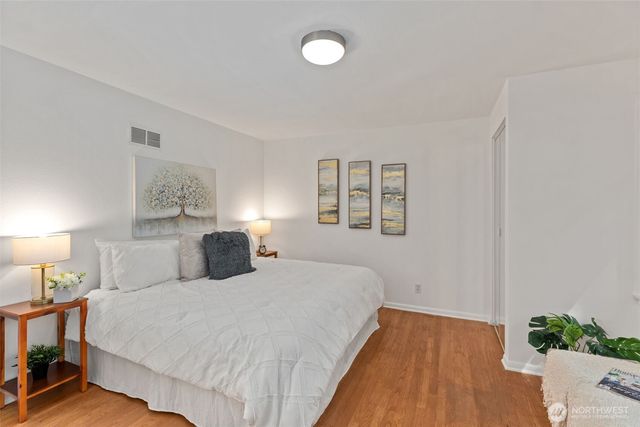 327 108 Avenue SE, Bellevue, WA 98004