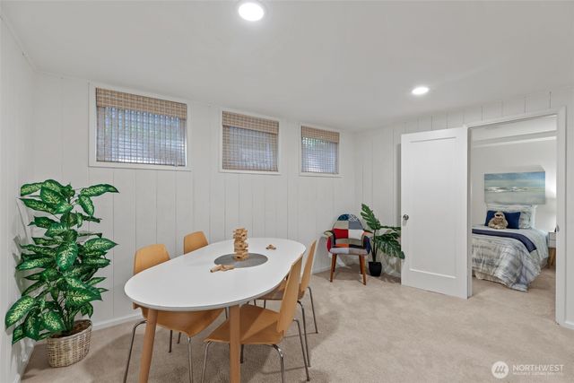 327 108 Avenue SE, Bellevue, WA 98004