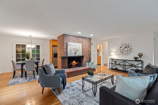 327 108 Avenue SE, Bellevue, WA 98004