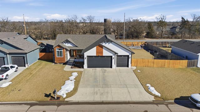 6714 N Silverton St, Wichita, KS 67219