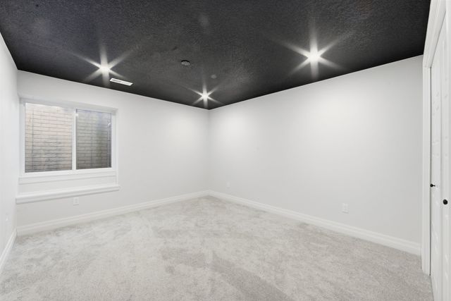 6714 N Silverton St, Wichita, KS 67219