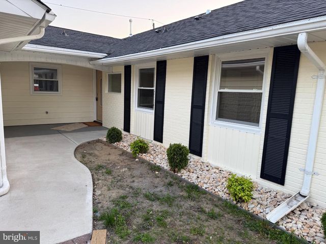 10 MIDFIELD LN, Willingboro, NJ 08046