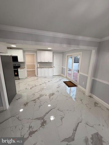 10 MIDFIELD LN, Willingboro, NJ 08046