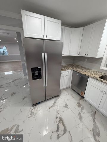 10 MIDFIELD LN, Willingboro, NJ 08046