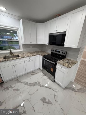 10 MIDFIELD LN, Willingboro, NJ 08046