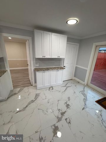 10 MIDFIELD LN, Willingboro, NJ 08046