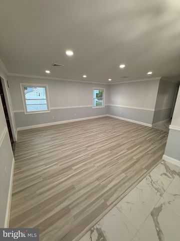 10 MIDFIELD LN, Willingboro, NJ 08046