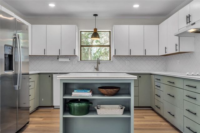 1254 Whispering Oaks Drive, Desoto, TX 75115