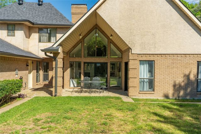 1254 Whispering Oaks Drive, Desoto, TX 75115