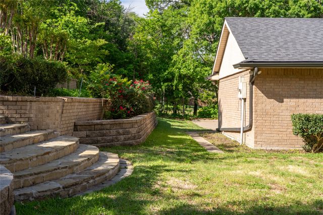 1254 Whispering Oaks Drive, Desoto, TX 75115