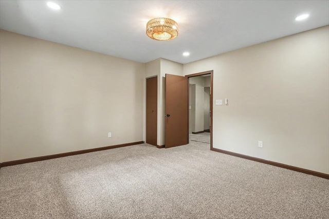 2 Walton Place, Normal, IL 61761