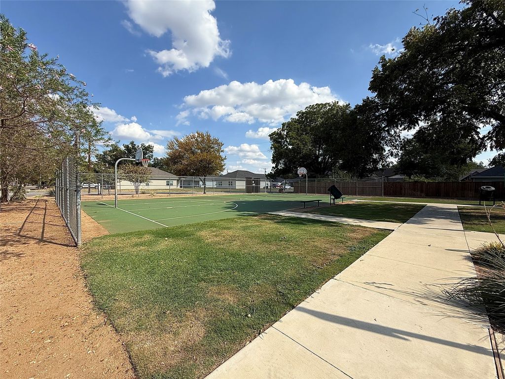 307 Robbins Street, Cleburne, TX 76031 — photo 2