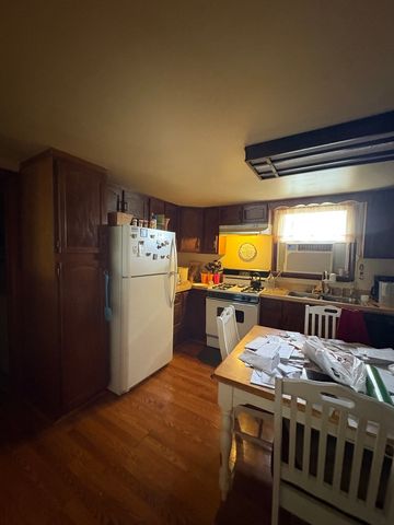 843 W Windsor Avenue, Crete, IL 60417