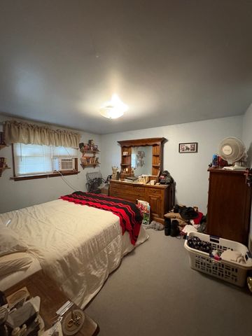 843 W Windsor Avenue, Crete, IL 60417