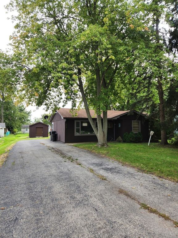 843 W Windsor Avenue, Crete, IL 60417