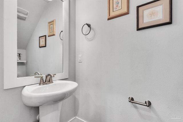 1499 Seaside Cir, Navarre Beach, FL 32566