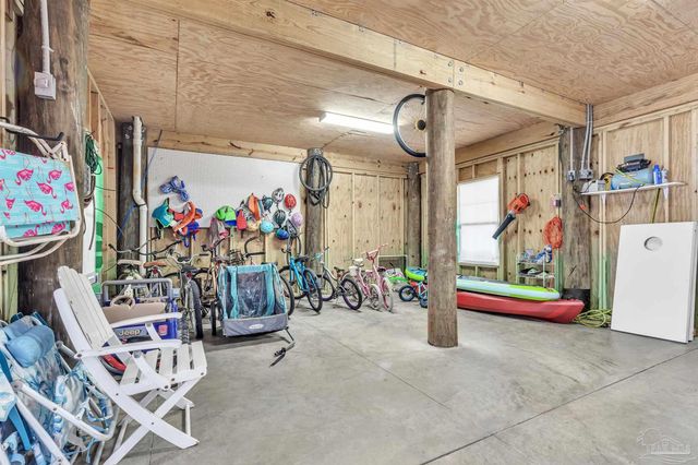 1499 Seaside Cir, Navarre Beach, FL 32566