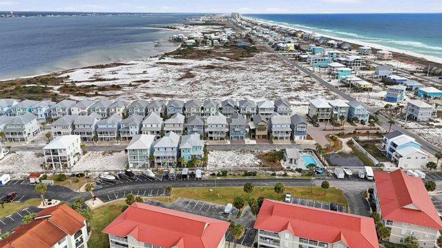 1499 Seaside Cir, Navarre Beach, FL 32566