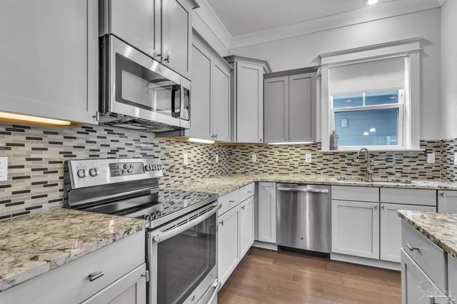 1499 Seaside Cir, Navarre Beach, FL 32566