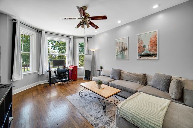 3850 W Diversey Avenue, Chicago, IL 60647