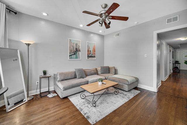 3850 W Diversey Avenue, Chicago, IL 60647