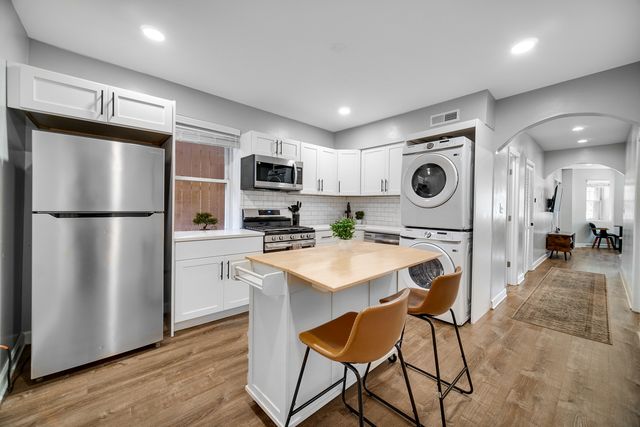 3850 W Diversey Avenue, Chicago, IL 60647
