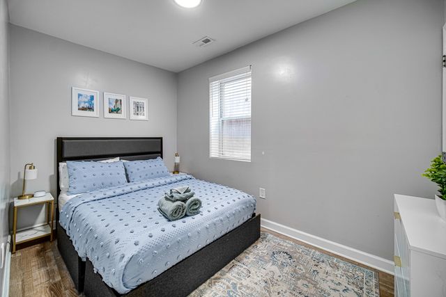 3850 W Diversey Avenue, Chicago, IL 60647