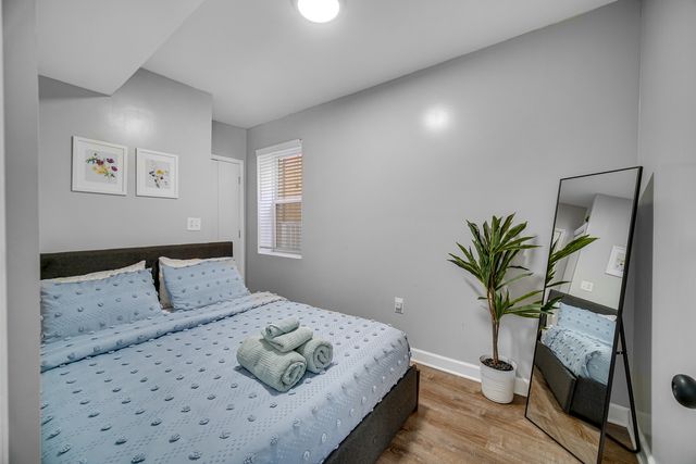 3850 W Diversey Avenue, Chicago, IL 60647