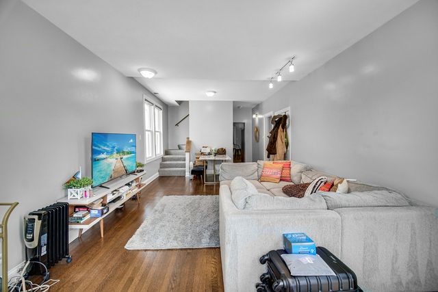 3850 W Diversey Avenue, Chicago, IL 60647