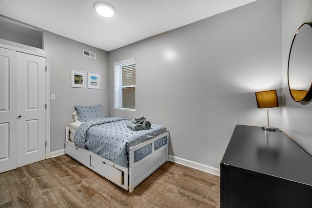 3850 W Diversey Avenue, Chicago, IL 60647