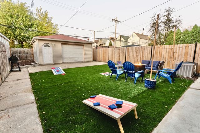 3850 W Diversey Avenue, Chicago, IL 60647