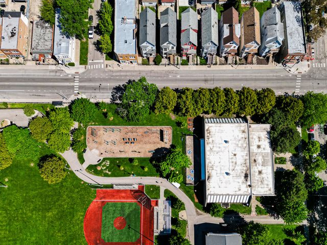 3850 W Diversey Avenue, Chicago, IL 60647