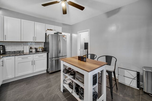 3850 W Diversey Avenue, Chicago, IL 60647