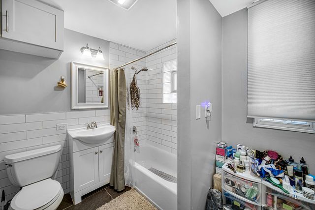 3850 W Diversey Avenue, Chicago, IL 60647