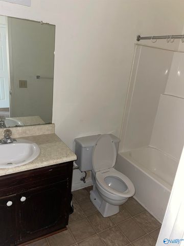 6209 Friar Tuck Drive C, Huntsville, AL 35806