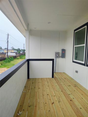 604 Fairfield Street E, Shoreacres, TX 77571