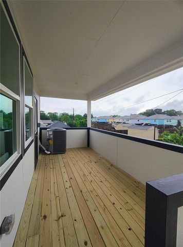 604 Fairfield Street E, Shoreacres, TX 77571