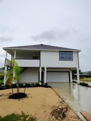 604 Fairfield Street E, Shoreacres, TX 77571